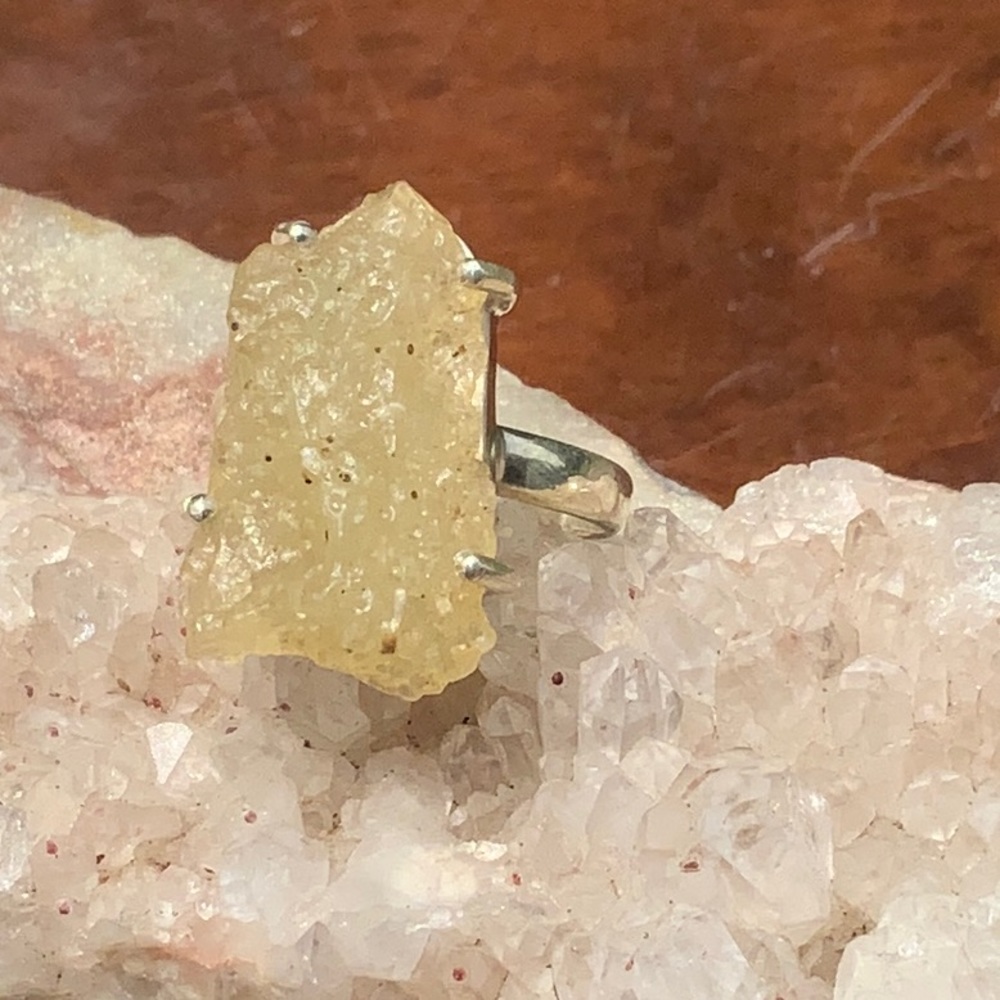 GOLDEN TEKITE LIBYAN DESERT GLASS 925 STERLING SILVER RING, SIZE 9